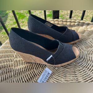 Toms Black Cork Wedge Peep Toe Shoes NWT 7.5